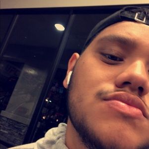 Meet your Posher, Zeus